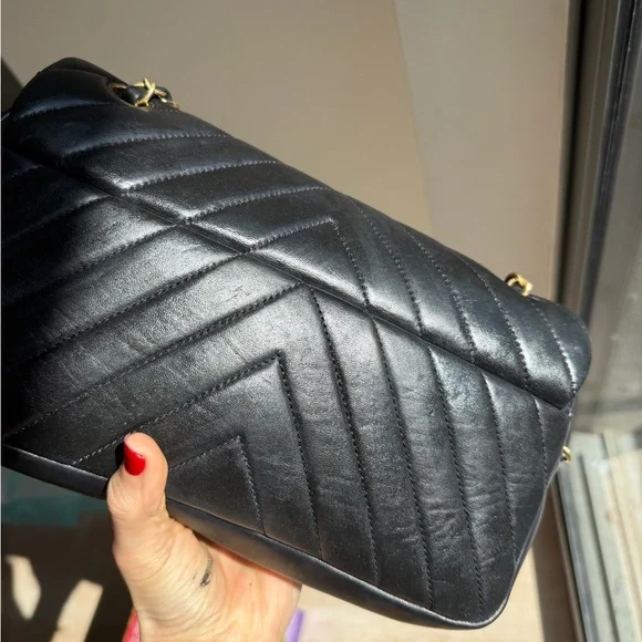 Chanel flap bag black and gold - Picture 9 of 12